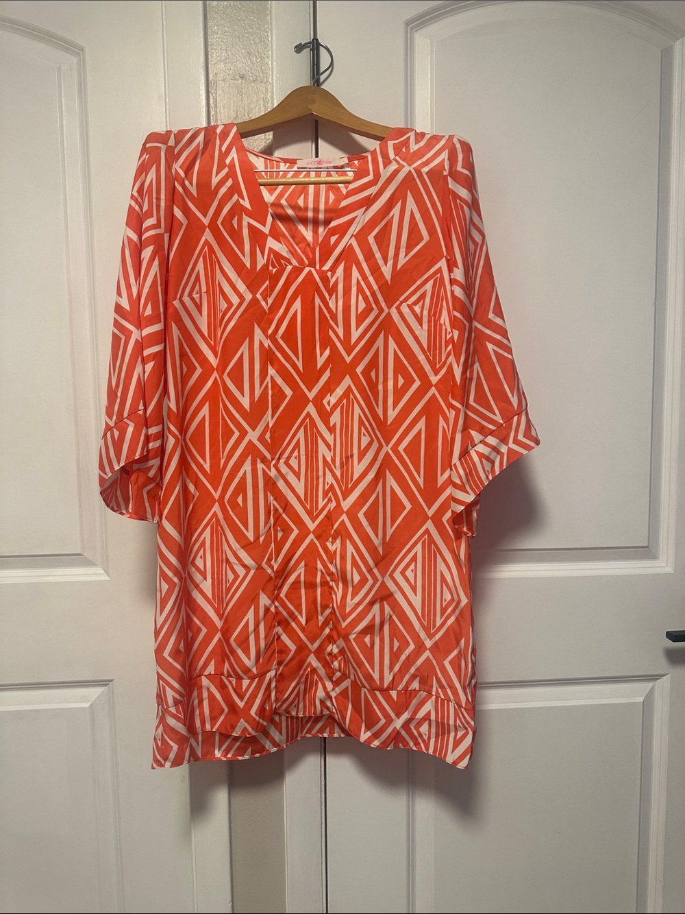 Alice &Trixie Coral Geometric Print Women's V-Neck dress